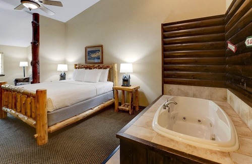Johnston Hotel | Leisure Haven w/Gym, Pool & Hot Tub - Near Wells Fargo Arena | 2 Units