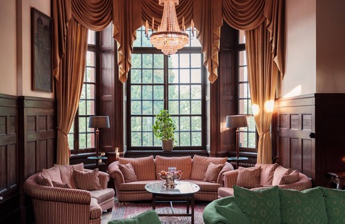 Upplands-Bro Municipality Hotel | Lejondals Slott