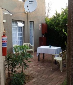 Three Rivers House | LekkeRus Guest House
