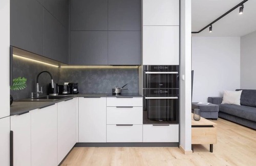 Pradnik Czerwony Apartment | Lema 19 Uniqe Apartment in Krakow with Garden, Air Conditioning, Parking near Ta