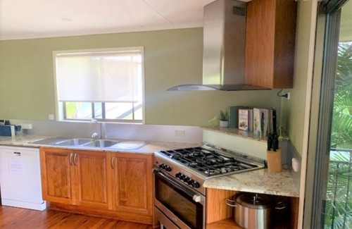 Toogoom House | Lemac - Direct Access to Toogoom Beach-Sleeps 8-2 Smart TV's-Wifi-Pets