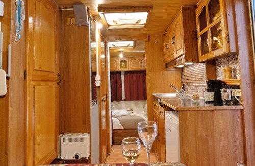 Vatolakkos House | Lemon Garden Camper