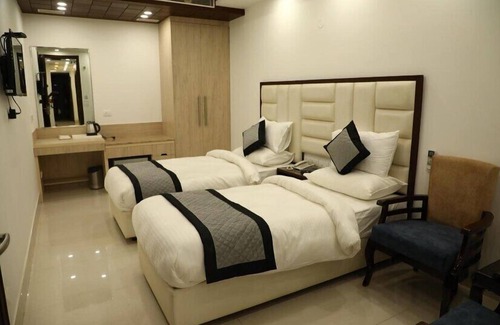 Malviya Nagar Hotel | Lemon Green Inn