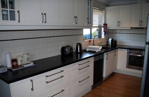 Padbury House | Lemon Tree Cottage - beautiful holiday home with pool near Hillary's, Perth