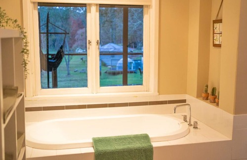 Lemon Tree House | Lemon Tree House: 4 Bedroom Oasis