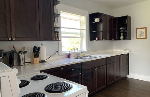 Lower Five Islands House | Lena's Place is situated in the center of beautiful Five Islands, Nova Scotia