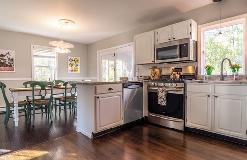 Lenox House | Lenox Gem with AC! Super Rate for Aug 15 to 21!