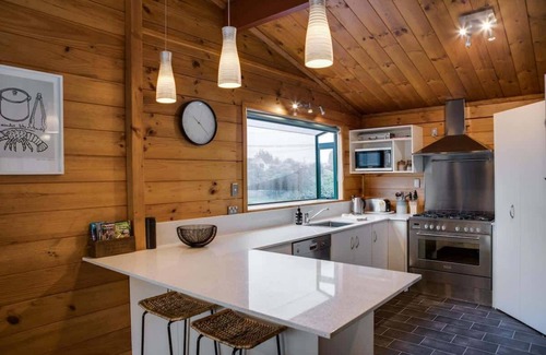 Lynmore House | Leo's Place | Spacious Lynmore House with Spa Pool