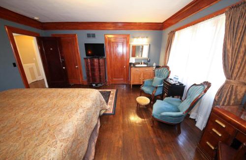 Grand Rapids Bed & Breakfast | Leonard at Logan House