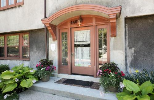 Grand Rapids Bed & Breakfast | Leonard at Logan House