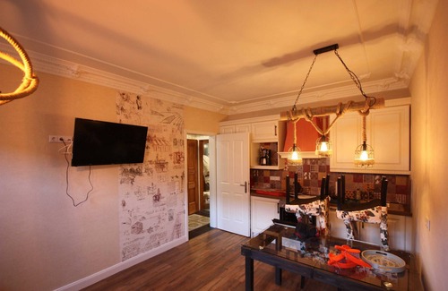 Neuschonefeld Apartment | Leonardo da Vinci - Romantic Apartments in Leipzig, *2km to the city center*