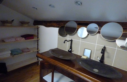 Coutras Bed & Breakfast | Les 3 notes de mérotte L' escale tables d'hôte, free breakfast