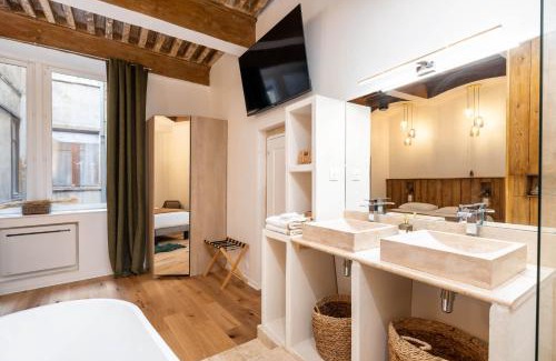 Old Lyon Apartment | Les Balcons de Guignol