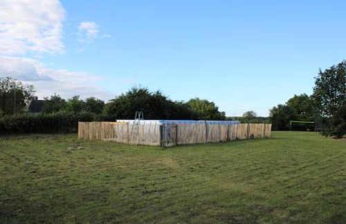Corgengoux House | Les Blés Dorés et Les Graines de Lin, 2 gîtes à la Ferme avec moutons et piscine, à côté de Beaune
