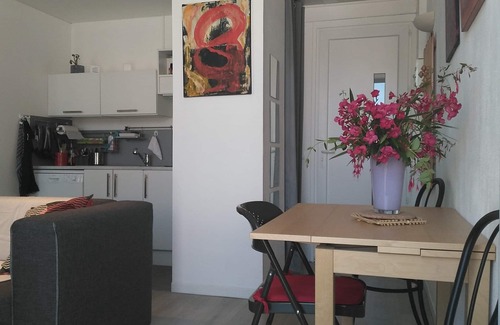 Victor Hugo - Saint-Augustin Apartment | Les Bonbonières by Andréa Gaviniès-Pellegrin. Furnished 2* T1 Bis