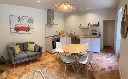 Saint-Ouen-des-Toits House | Les Bosquets