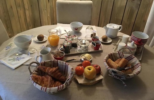 Saint-Malon-sur-Mel Bed & Breakfast | Les Bouyeres