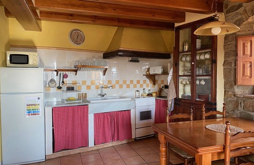 Aleny Cottage | Les Corts de Cal Farrés, rural house 1 h. from BCN: swimming pool, bbq, garden