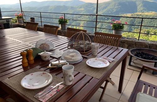 Saint-Sauveur-de-Montagut Bed & Breakfast | Les chambres de la Bastide