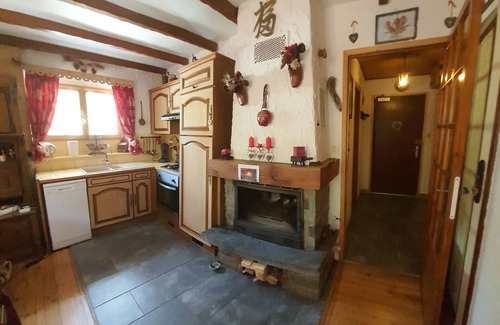 Les Brevieres Apartment | Les Colchiques T4 300m from lifts with fireplace, wifi, 1 parking space.