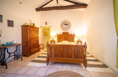 Saint-Julien-d'Arpaon Bed & Breakfast | Les Copains à Bord