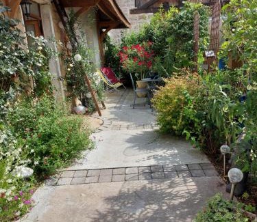 Saint-Romain-de-Jalionas Apartment | Les Dauphins