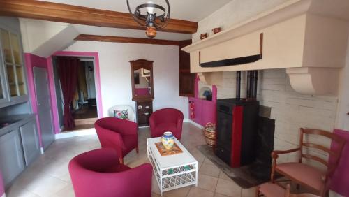 Anchenoncourt-et-Chazel House | Les deux Licornes