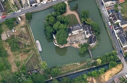 Veuzain-sur-Loire Bed & Breakfast | Les Douves