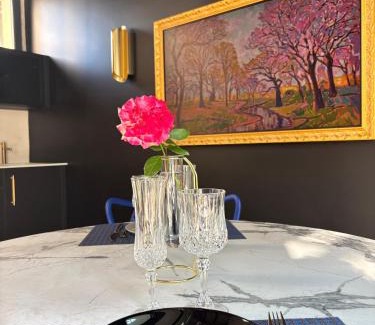 Poincare - Foch - Anatole France - Croix de Bourgogne Bed & Breakfast | Les Ecuries de Rigny, Suite haut de gamme avec jardin, jacuzzi et piscine