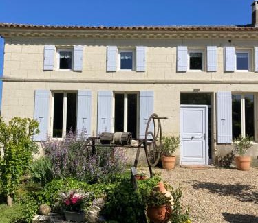 Saint-Dizant-du-Gua House | Les Ganivelles