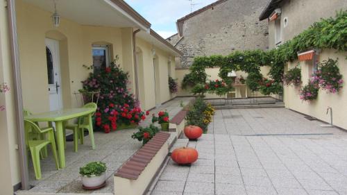 Choloy-Menillot Bed & Breakfast | Les Glycines