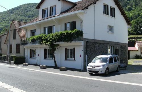Vic-sur-Cere Apartment | Les Glycines
