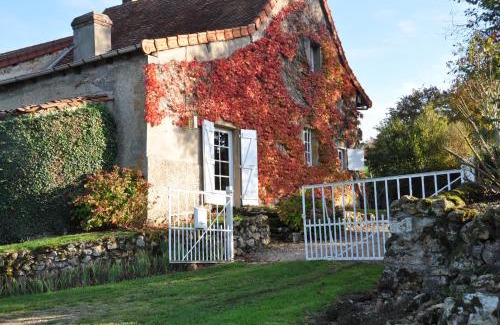 Semur-en-Brionnais House | Les Granges De Semur-en-brionnais With Heated Poo