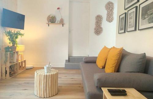 Les Capucins-Saint-Germain Apartment | Les Grumes, Centre Ville, Jardin,Self check-in, FreeWifi, Netflix