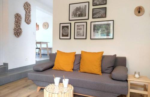 Les Capucins-Saint-Germain Apartment | Les Grumes, Centre Ville, Jardin,Self check-in, FreeWifi, Netflix