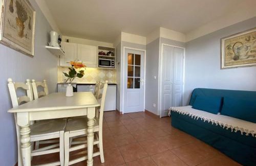 Les Issambres Apartment | Les Issambres: Studio cabine 4 couchages, clim, piscine, parking - FR-1-226-84