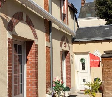 Flore Apartment | LES JARDINS DE MA-MANS Maison cosy centre Le Mans PARKING privé gratuit