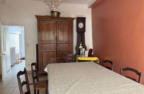 Noyers-sur-Serein House | Les Jardins Perchés - large house with garden in the heart of a medieval village