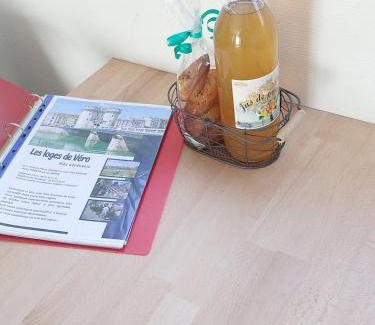 Thierville-sur-Meuse Apartment | Les loges de Véro DUPLEX , appartement NEUF classé 3 étoiles - Garage vélo et moto - Parking Privé - 1 chambre et un canapé convertible - Géré par PrestaZen'Services