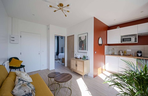 Chatellerault Apartment | Les Maisons Acajou/Charming T2 equipped with Spicy Art
