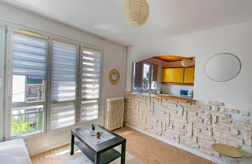 Montreuil Apartment | Les Oseraies