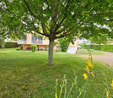 Montravers House | Les Pâquerettes, gîte de campagne 1300 m2 de terrain à 20min du Puy du Fou