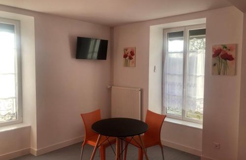 Saint-Laurent-sur-Sevre Bed & Breakfast | Les Papoulis