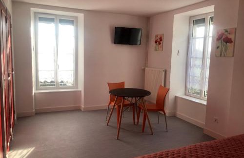 Saint-Laurent-sur-Sevre Bed & Breakfast | Les Papoulis