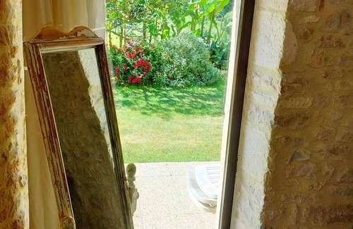 Lachapelle-Auzac Cottage | Les Pieds dans l'eau, Gîte La Source
