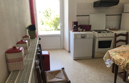 Belleray Apartment | Les Pieds dans l'eau with swimming pool and Meuse riverfront