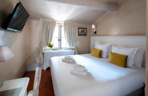 Mazarin Quarter Hotel | Les Quatre Dauphins