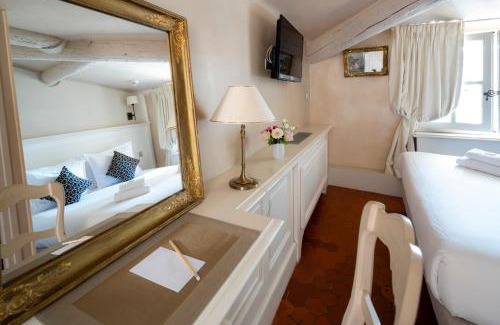 Mazarin Quarter Hotel | Les Quatre Dauphins