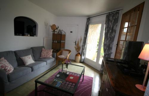 Saint-Etienne-de-Gourgas Bed & Breakfast | Les Rochers