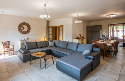 Montlaur House | Les Roses d’Angelina - Superbe maison avec piscine et jardin arboré